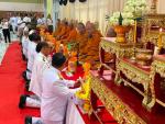 ร่วมพิธีทำบุญตักบาตร น้อมรำลึกในพระมหากรุณาธิคุณ สมเด็จพระพั